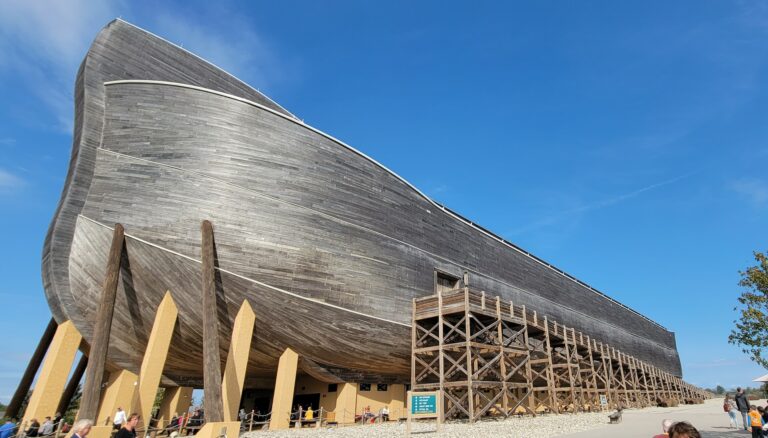 How Many Days And Nights Did It Rain During The Great Flood In Noah’s Ark Story?