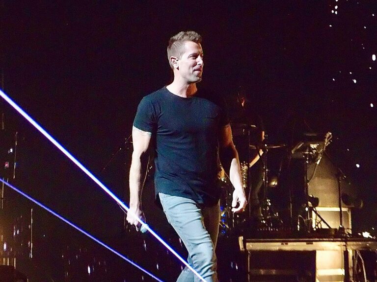 Christian Artist Issues Emotional Message Before Surgery