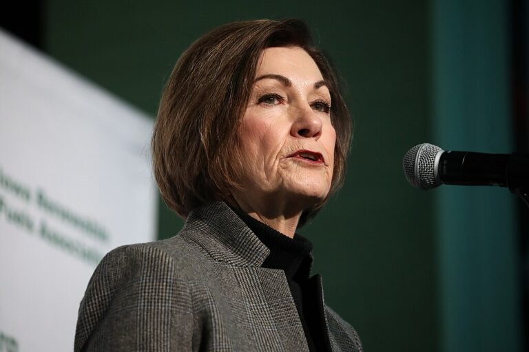 Iowa Governor Takes Stand For Religious Liberties