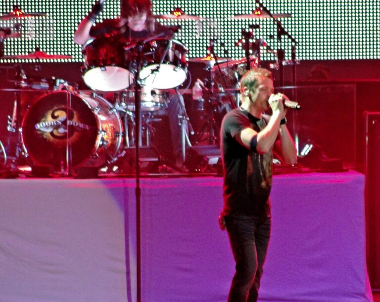 Rockstar Stops Music To Spread Gospel To Thousands