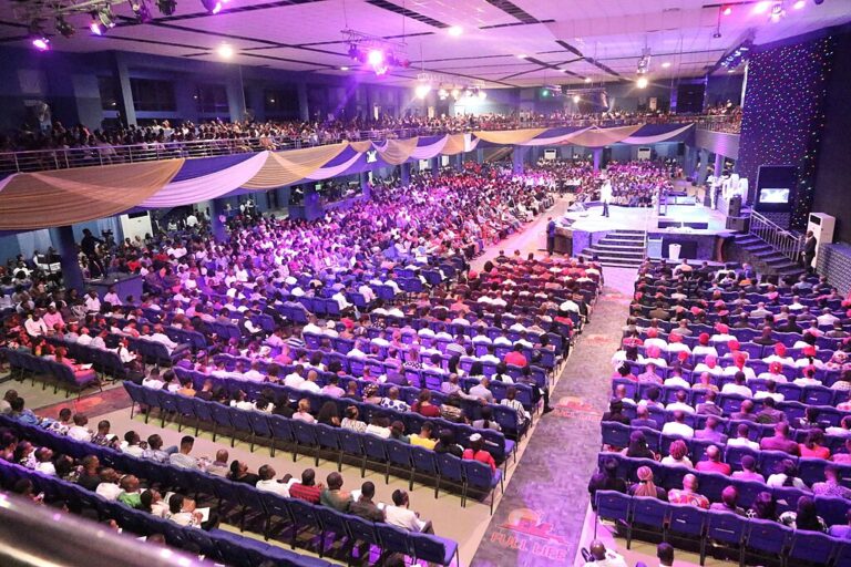 Megachurch Pastor Ditches The Stage For Living Rooms